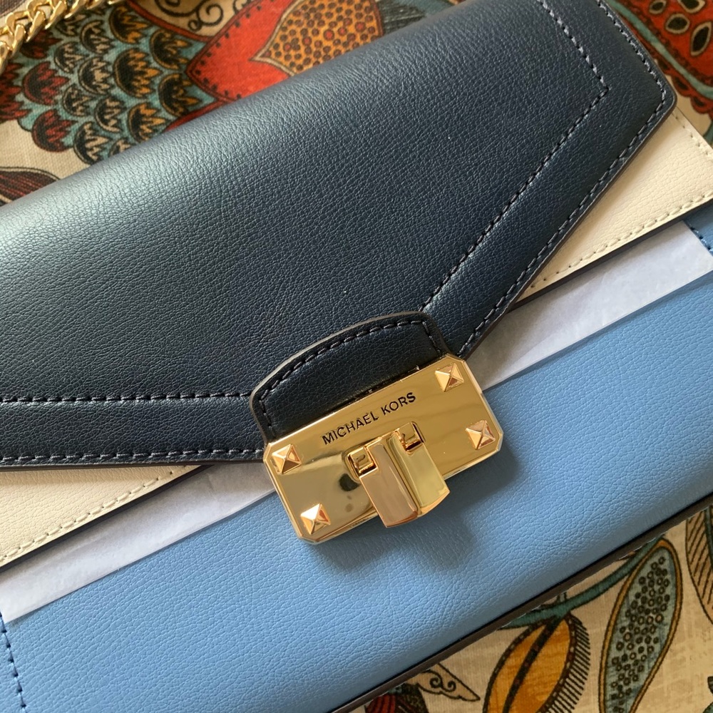 New Mk kinsley medium shoulder 🦋 - Picture 3 of 14